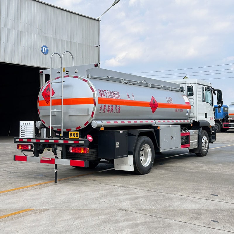 SINOTRUK 4*2 11ton fuel tanker truck oil tank truck