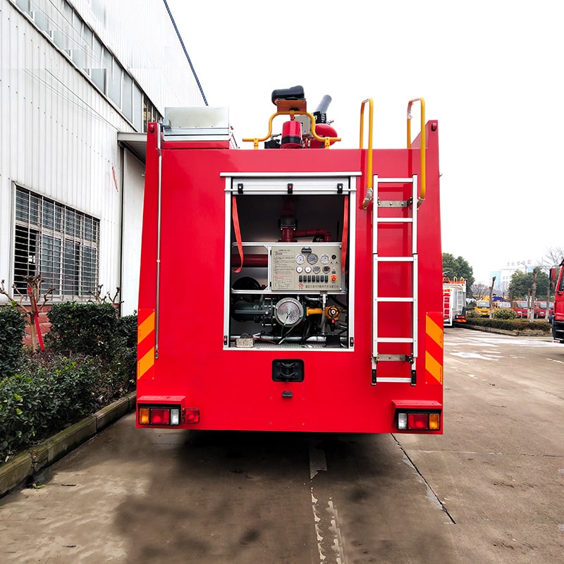 Japan Brand 16000L Foam and Water Tank Fire Fighting Truck