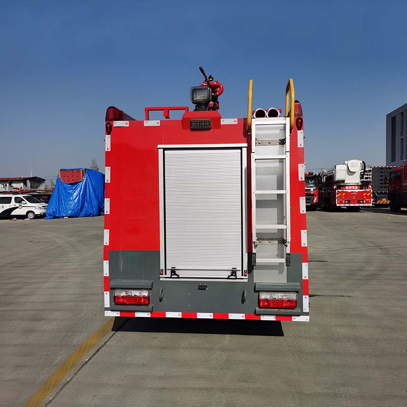 Dongfeng 4x2 2500 liter fire fighting truck