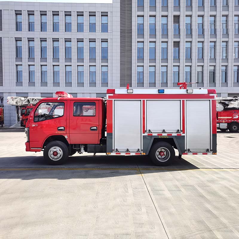 Dongfeng 4x2 2500 liter fire fighting truck